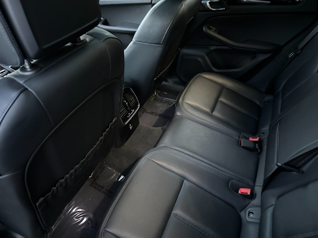 Thumbnail: 2025 Porsche Macan - 10