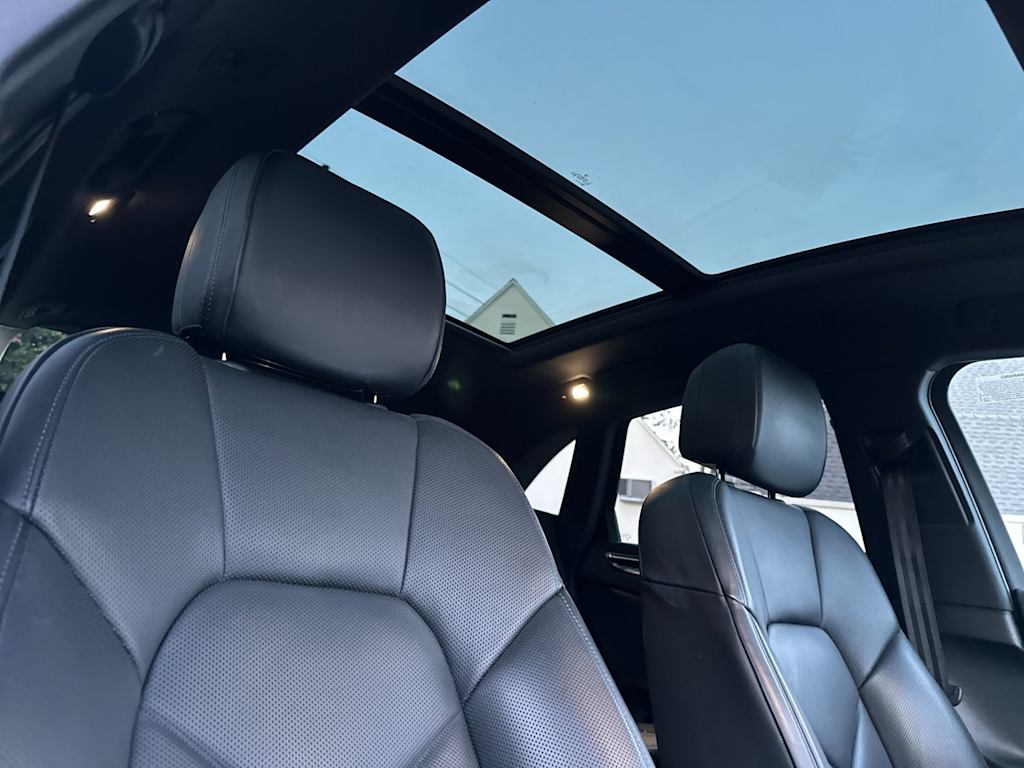 Thumbnail: 2025 Porsche Macan - 24