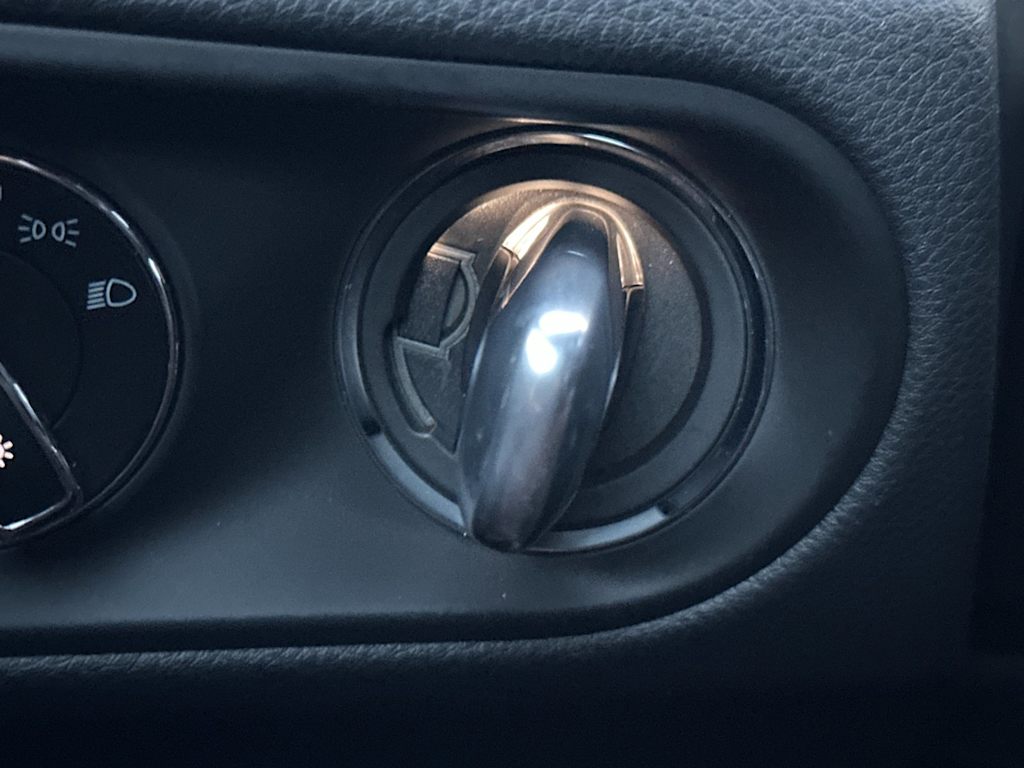 Thumbnail: 2025 Porsche Macan - 29