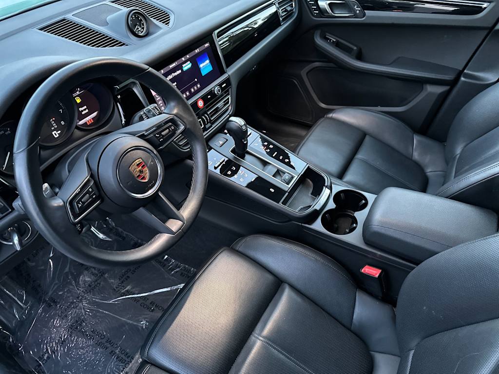 Thumbnail: 2025 Porsche Macan - 2