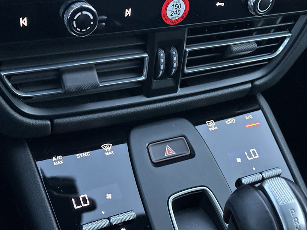 Thumbnail: 2025 Porsche Macan - 28