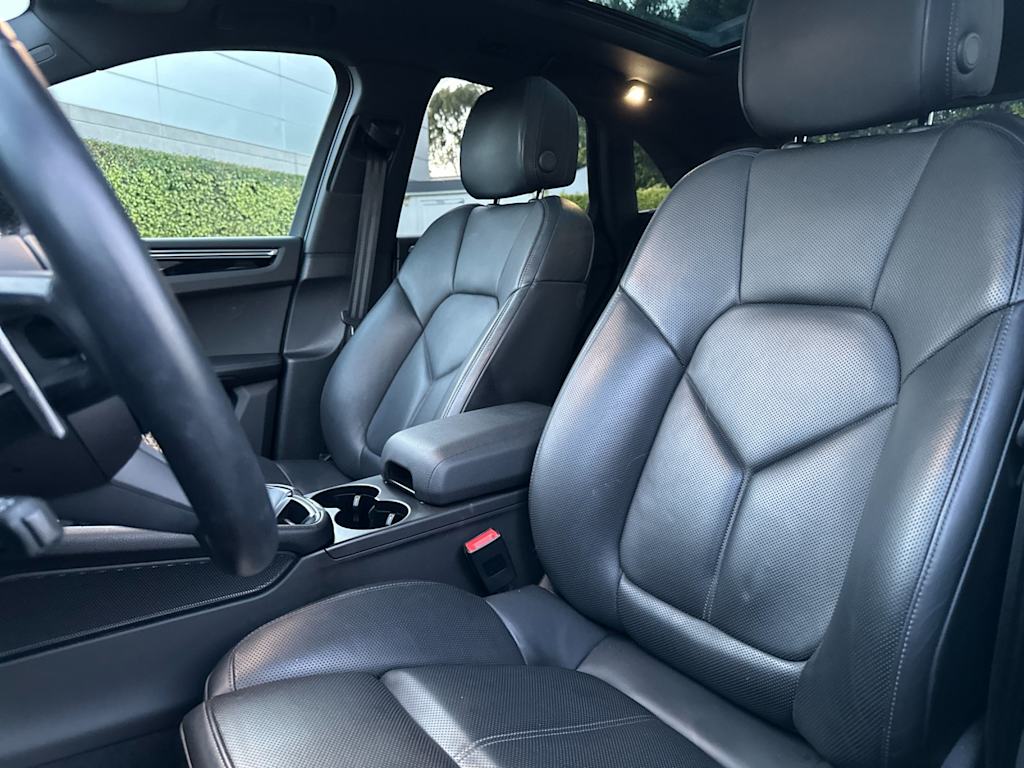 Thumbnail: 2025 Porsche Macan - 9