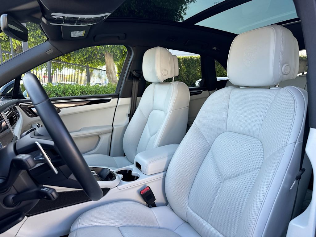 Thumbnail: 2025 Porsche Macan - 10