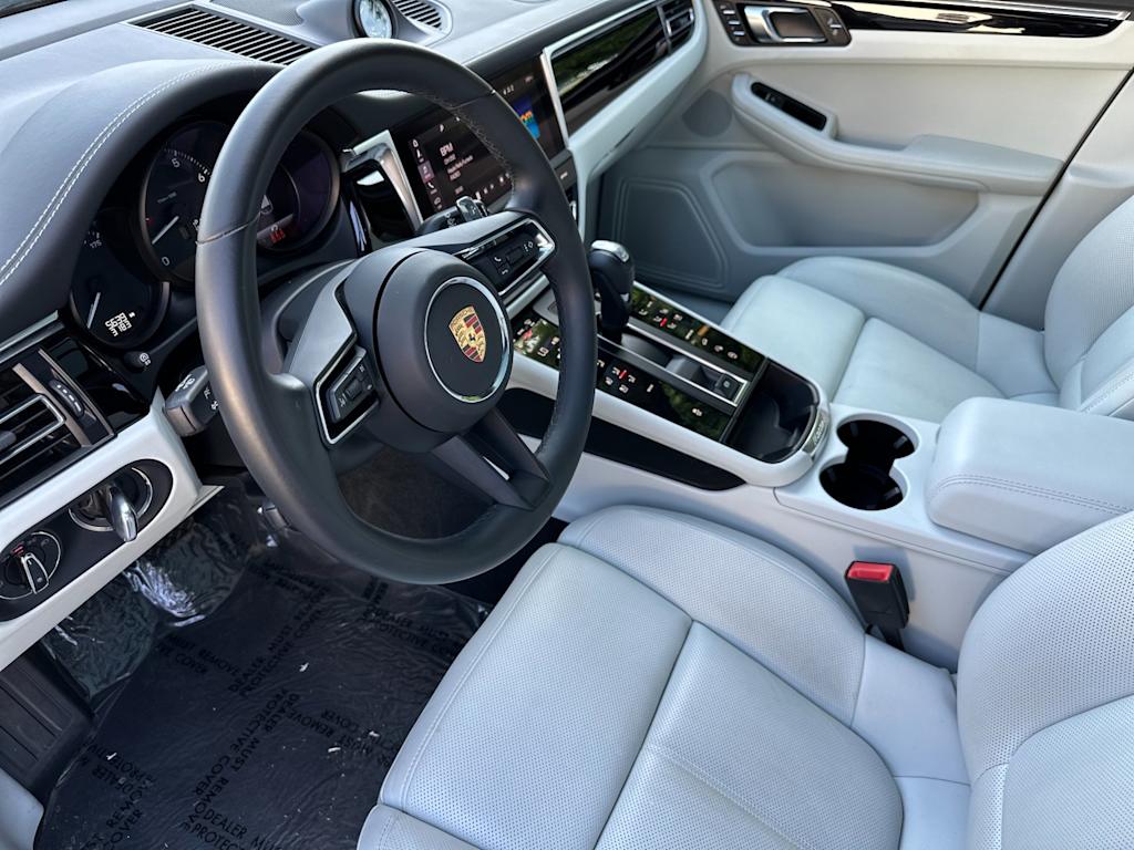 Thumbnail: 2025 Porsche Macan - 2