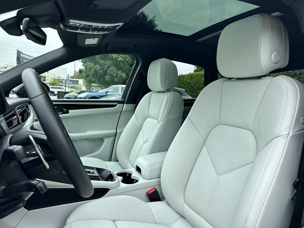 Thumbnail: 2025 Porsche Macan - 9