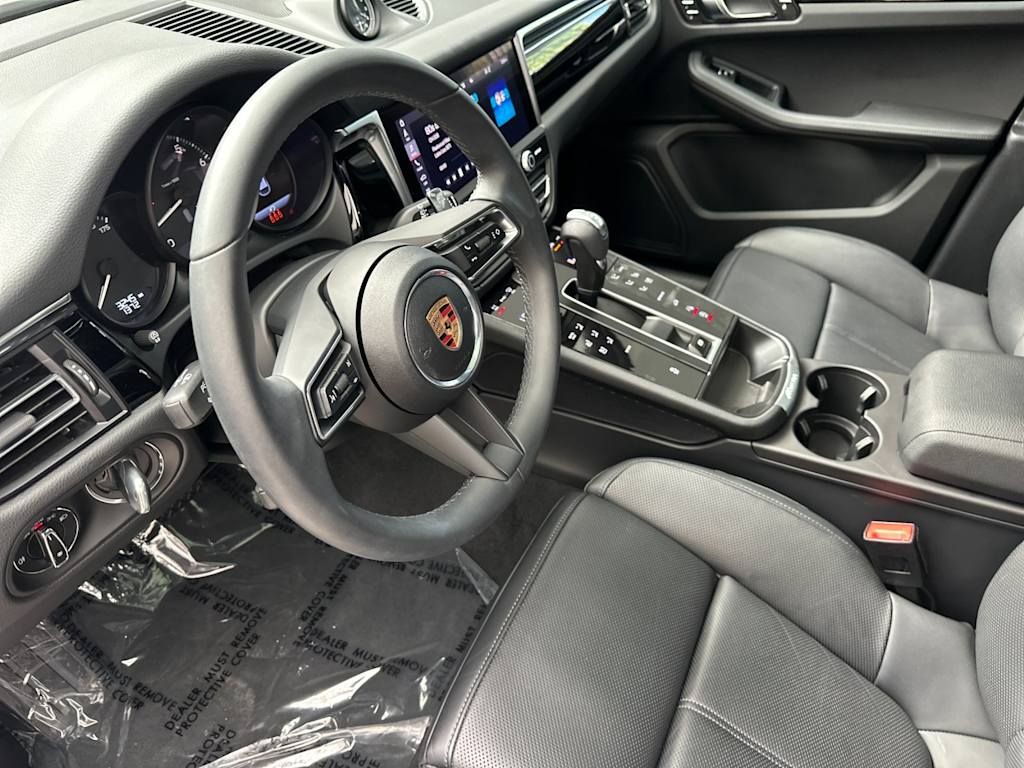 Thumbnail: 2025 Porsche Macan - 2