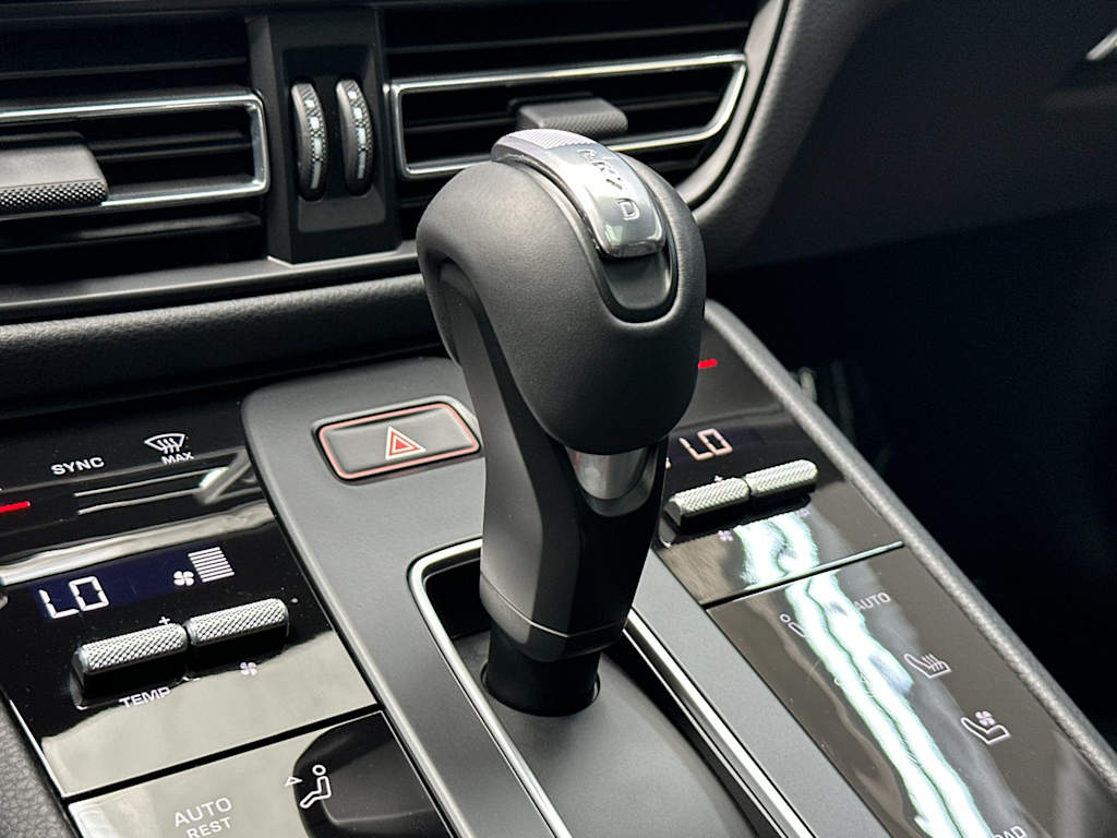 Thumbnail: 2025 Porsche Macan - 28