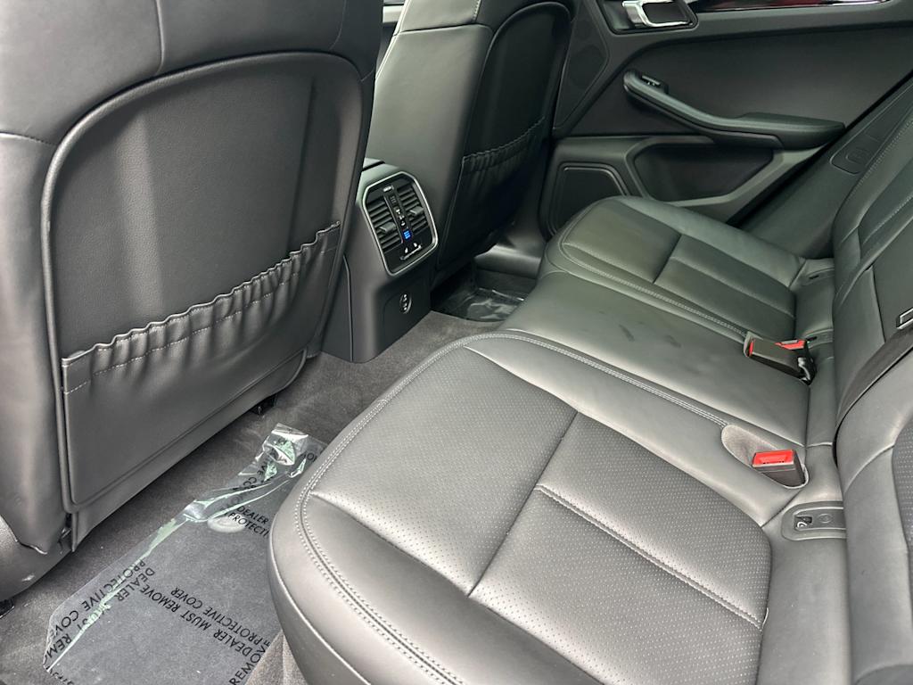 Thumbnail: 2025 Porsche Macan - 10