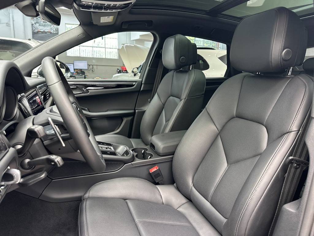 Thumbnail: 2025 Porsche Macan - 9