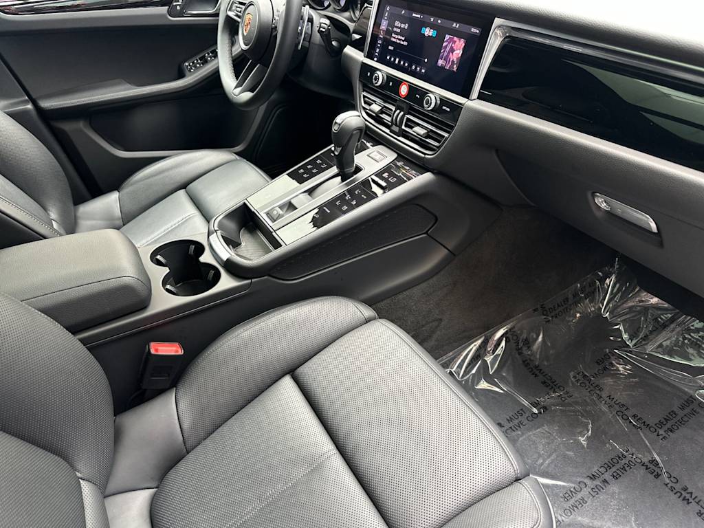 Thumbnail: 2025 Porsche Macan - 12