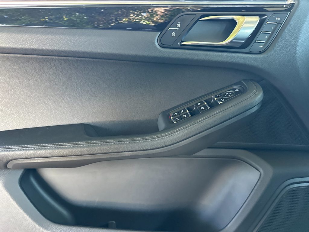 Thumbnail: 2025 Porsche Macan - 22