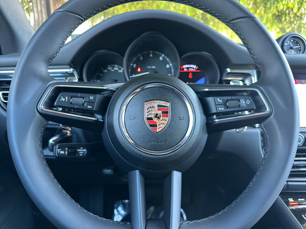Thumbnail: 2025 Porsche Macan - 29
