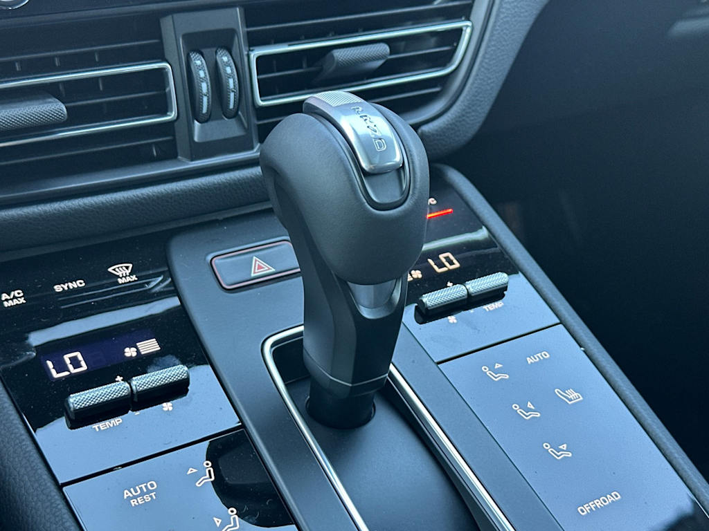 Thumbnail: 2025 Porsche Macan - 28