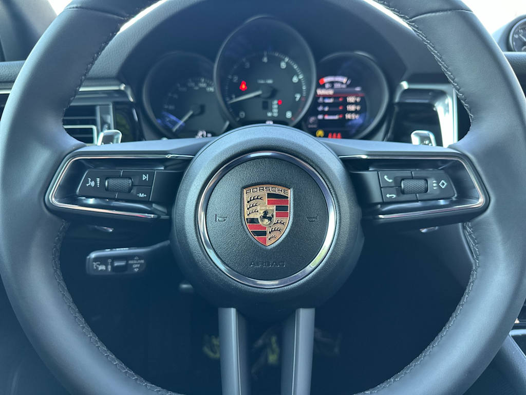Thumbnail: 2025 Porsche Macan - 29