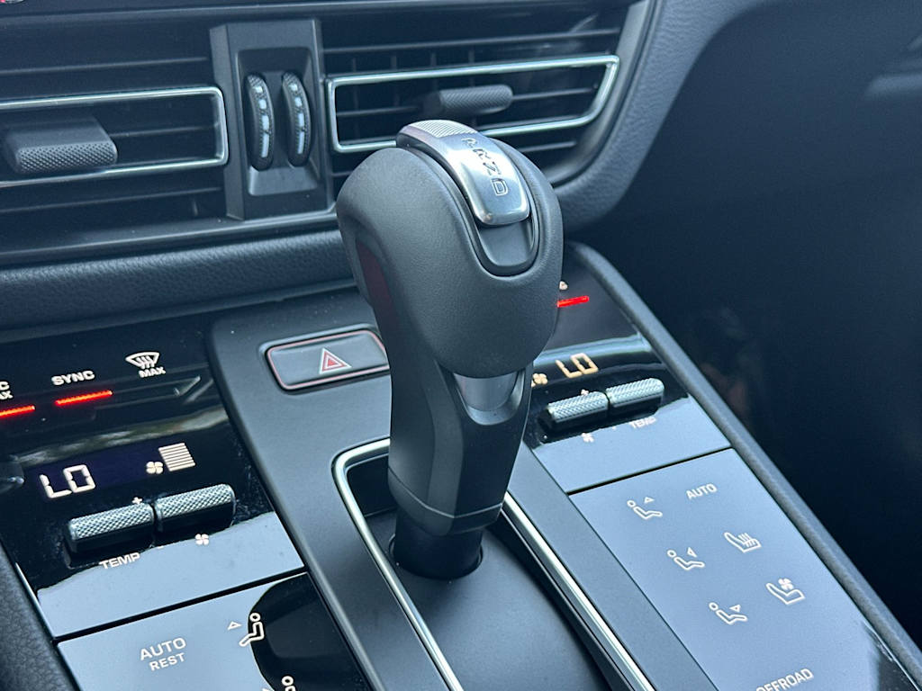 Thumbnail: 2026 Porsche Macan - 28