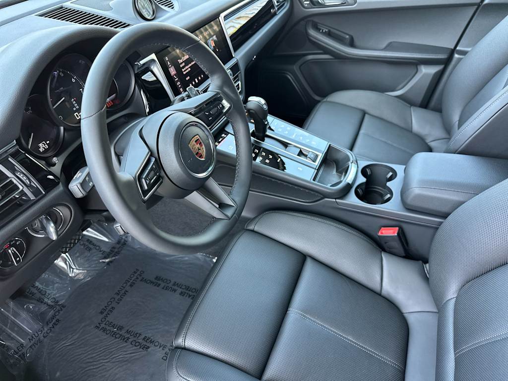 Thumbnail: 2026 Porsche Macan - 10
