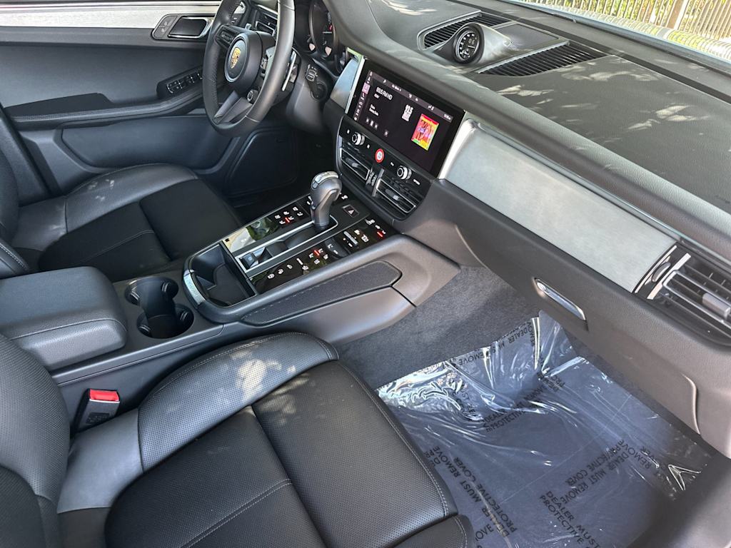 Thumbnail: 2026 Porsche Macan - 13