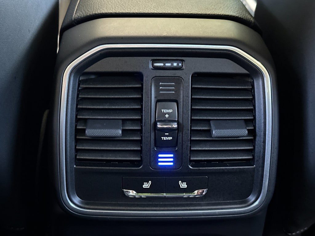 Thumbnail: 2026 Porsche Macan - 22