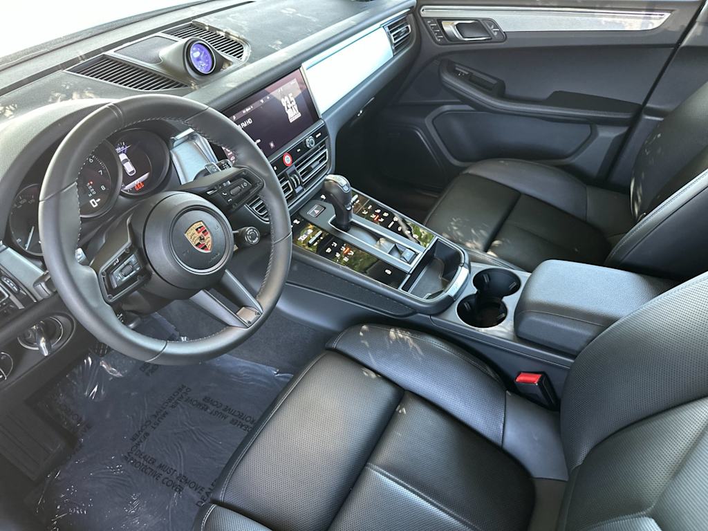 Thumbnail: 2026 Porsche Macan - 2