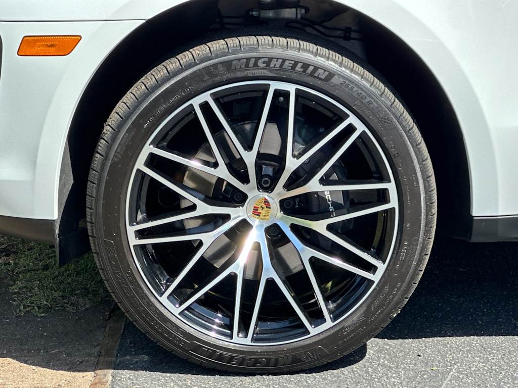 Thumbnail: 2026 Porsche Macan - 8