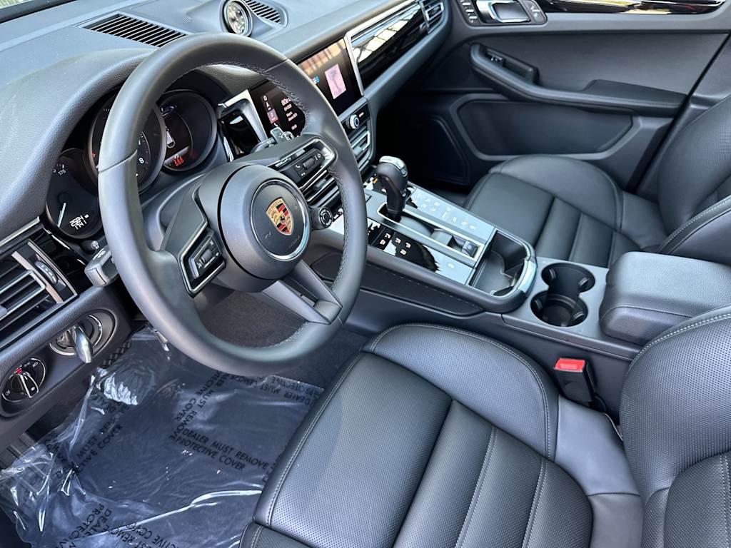Thumbnail: 2026 Porsche Macan - 9