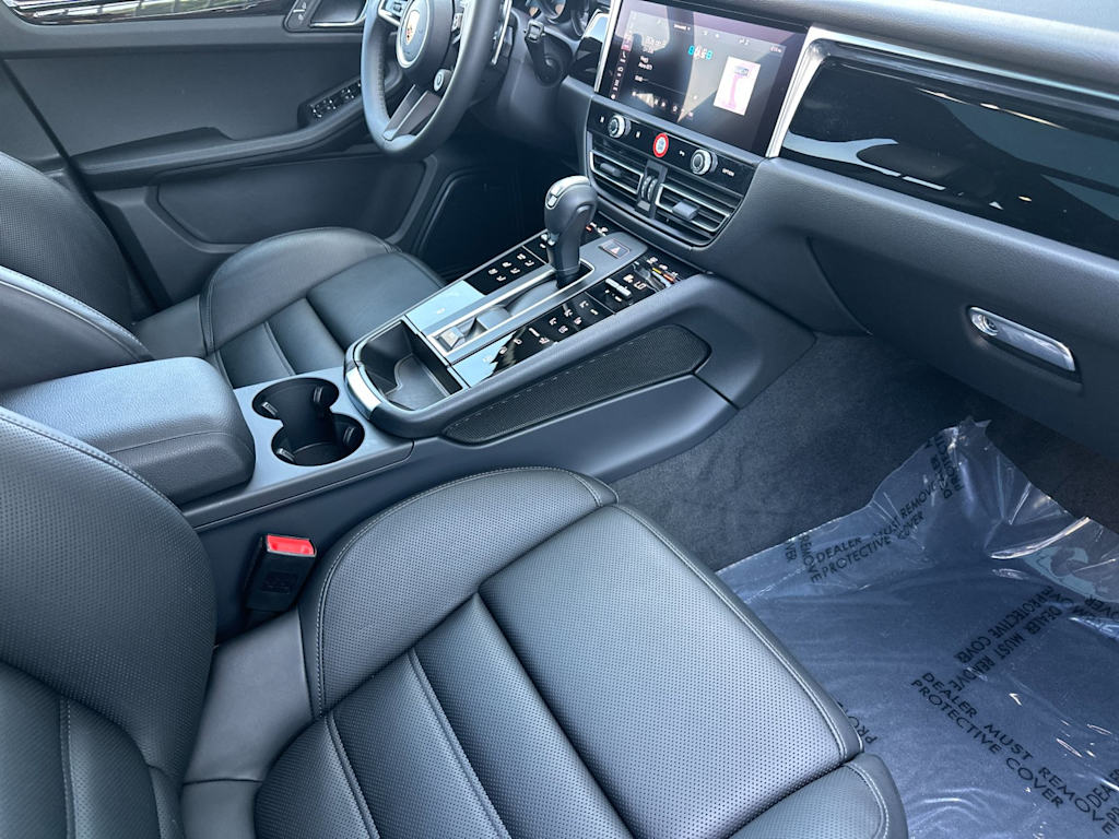 Thumbnail: 2026 Porsche Macan - 12