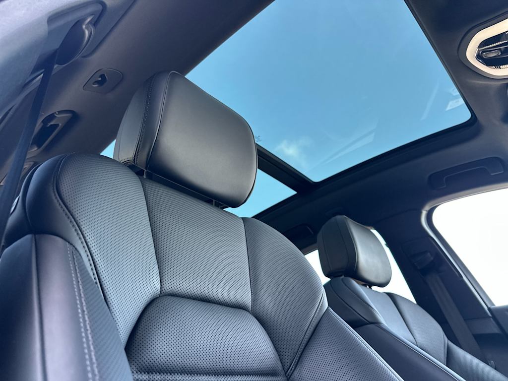 Thumbnail: 2026 Porsche Macan - 23