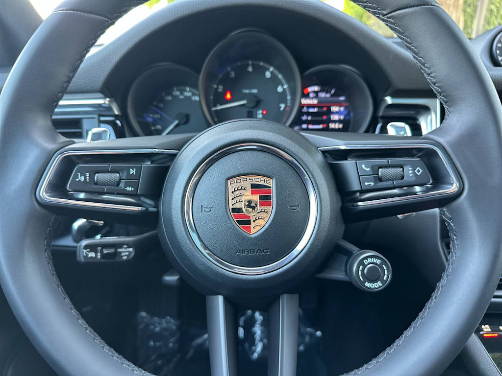 Thumbnail: 2026 Porsche Macan - 29
