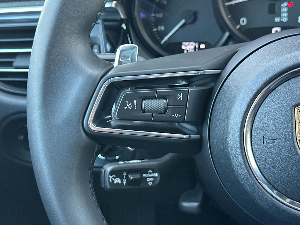 Thumbnail: 2026 Porsche Macan - 30