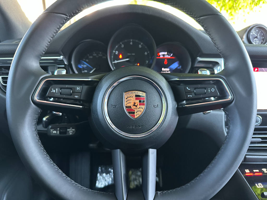 Thumbnail: 2026 Porsche Macan - 30