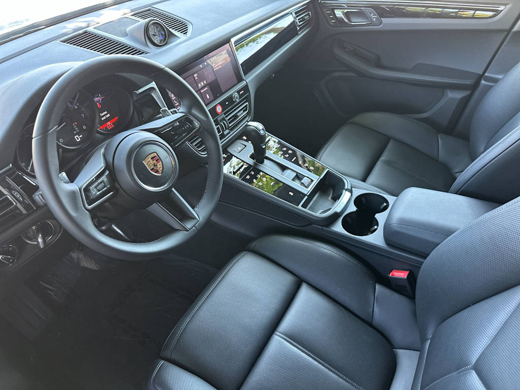 Thumbnail: 2026 Porsche Macan - 2