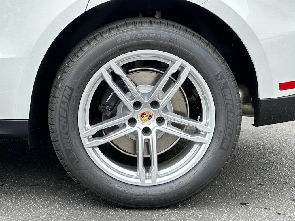 Thumbnail: 2026 Porsche Macan - 8