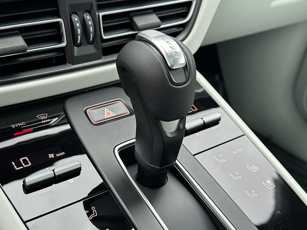 Thumbnail: 2026 Porsche Macan - 28