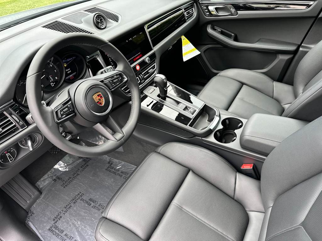 Thumbnail: 2026 Porsche Macan - 2