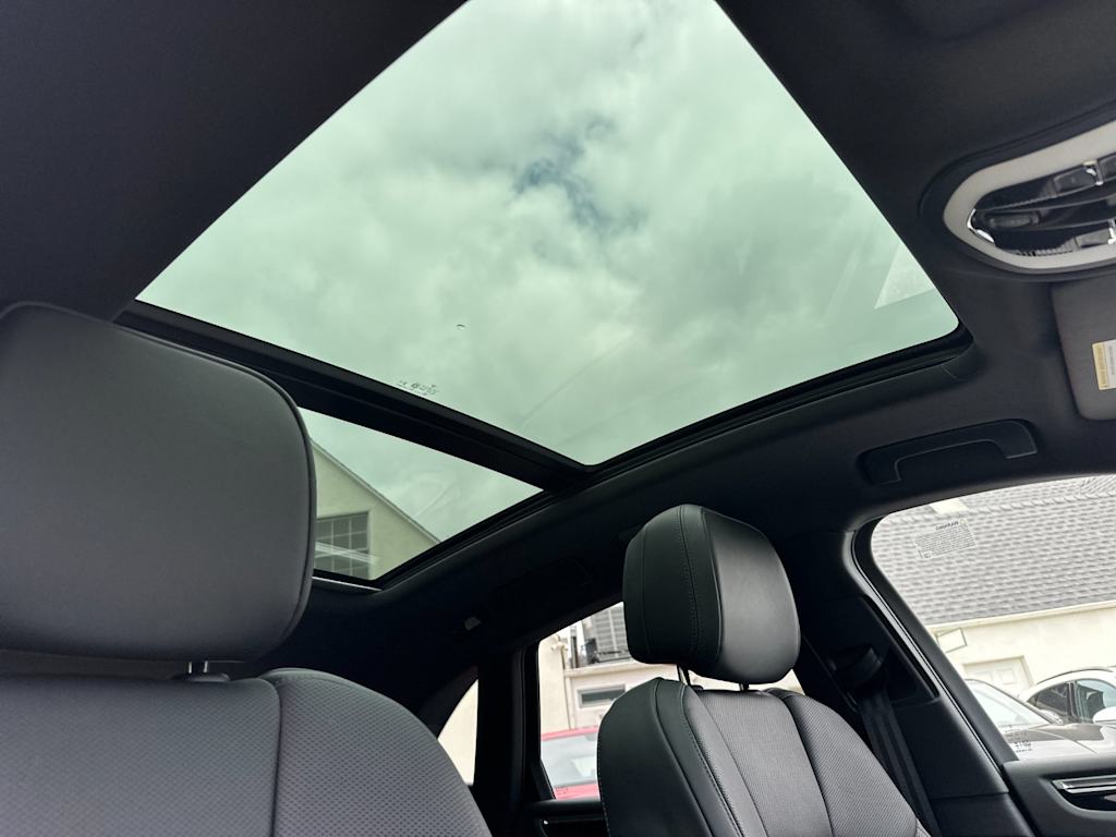 Thumbnail: 2026 Porsche Macan - 24