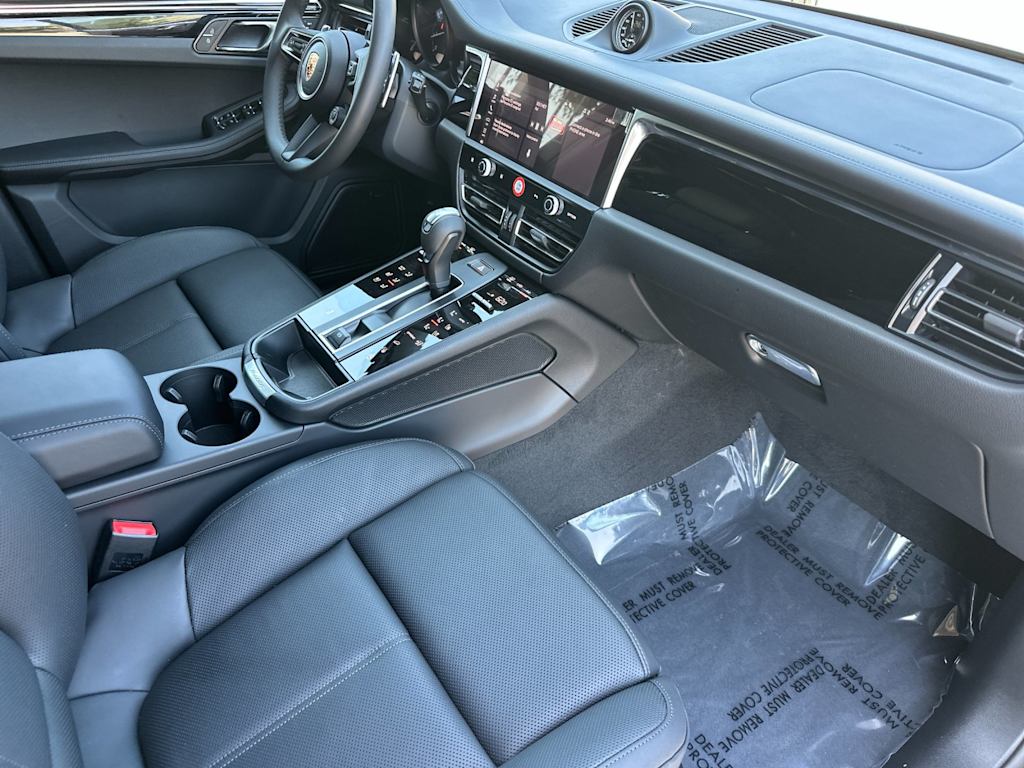 Thumbnail: 2026 Porsche Macan - 13