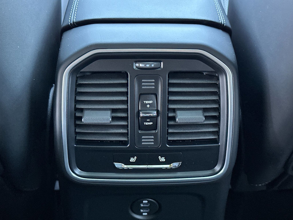 Thumbnail: 2026 Porsche Macan - 23