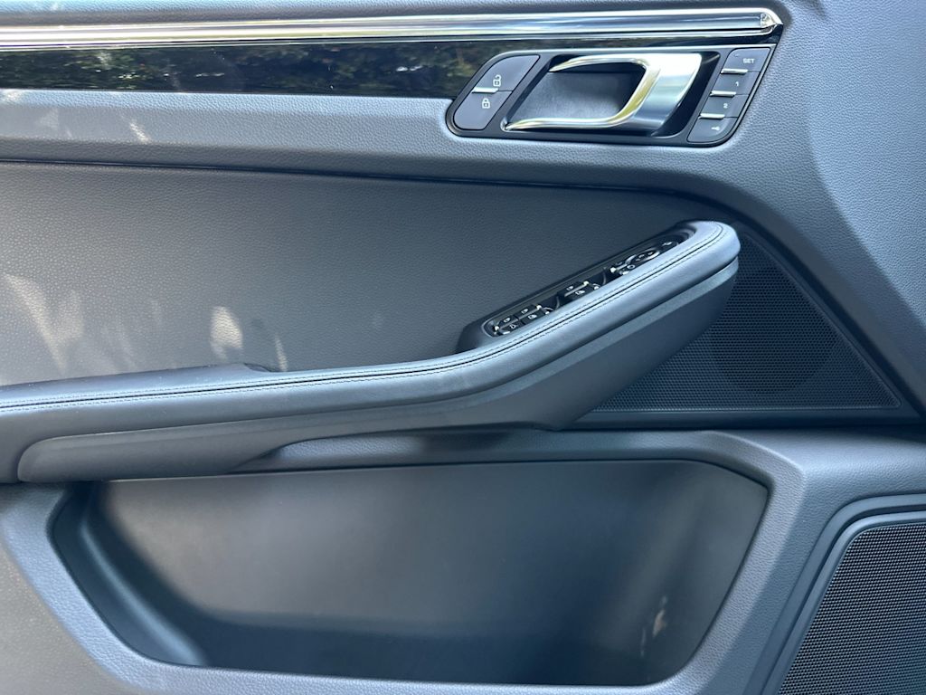 Thumbnail: 2026 Porsche Macan - 22