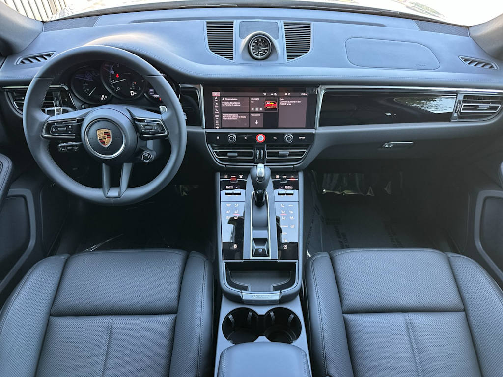 Thumbnail: 2026 Porsche Macan - 2