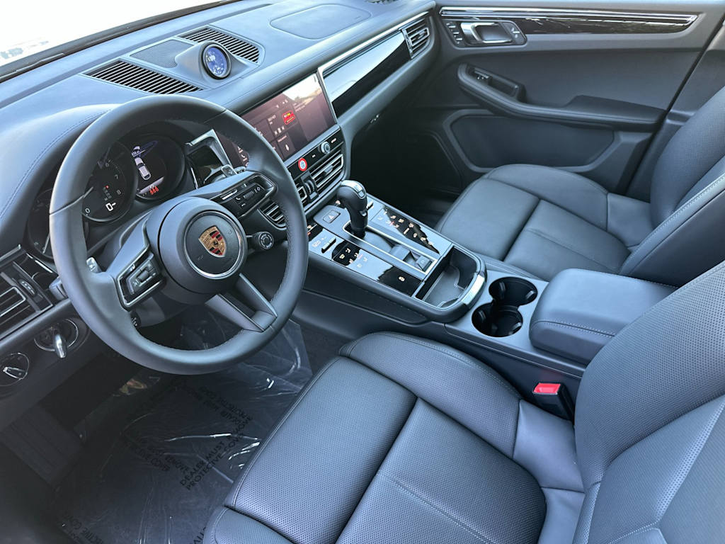 Thumbnail: 2026 Porsche Macan - 10