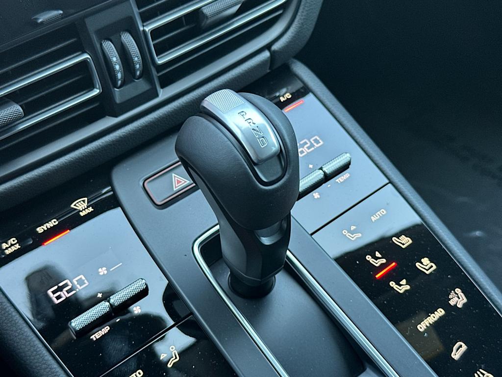 Thumbnail: 2026 Porsche Macan - 30