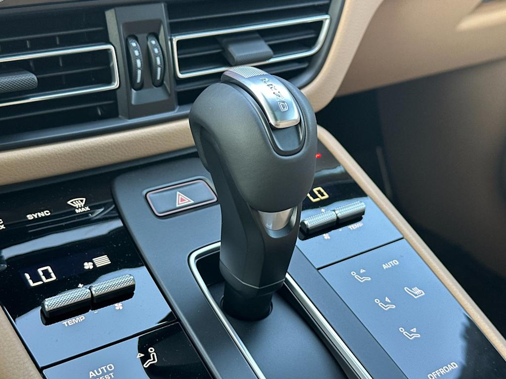 Thumbnail: 2026 Porsche Macan - 28