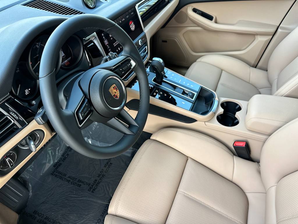 Thumbnail: 2026 Porsche Macan - 10