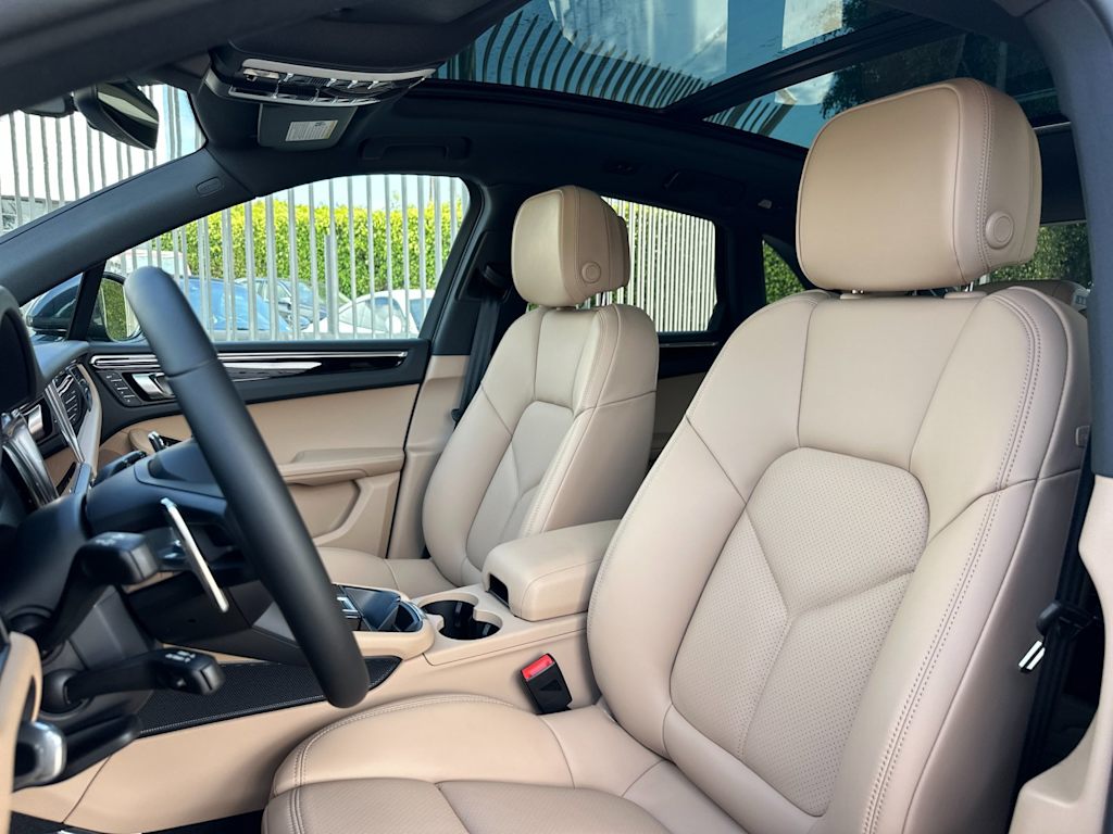 Thumbnail: 2026 Porsche Macan - 11