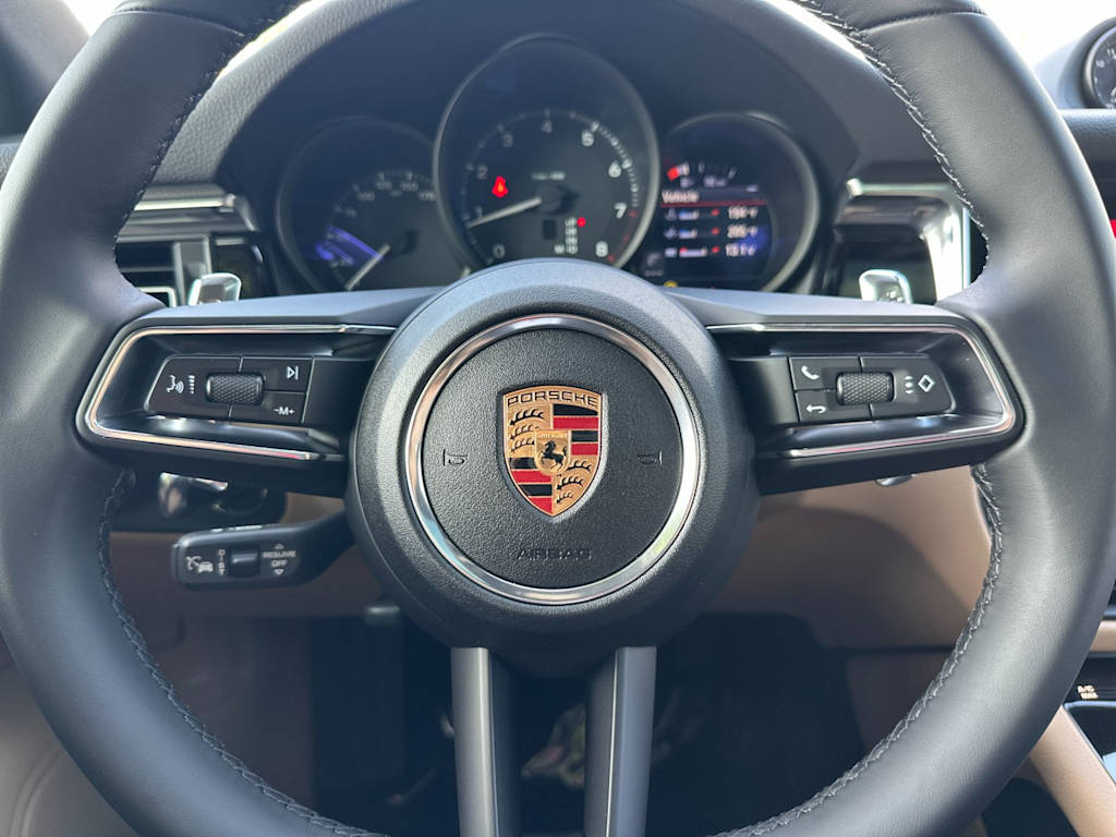 Thumbnail: 2026 Porsche Macan - 29