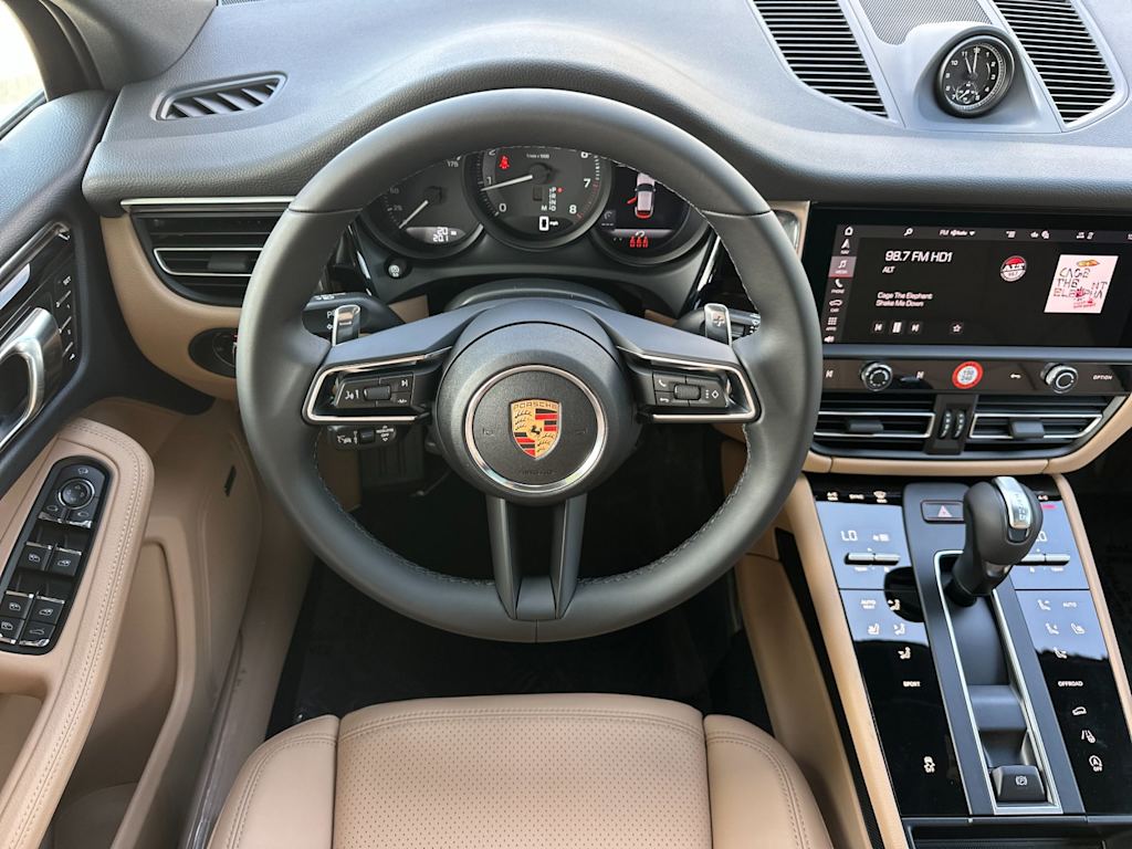 Thumbnail: 2026 Porsche Macan - 9