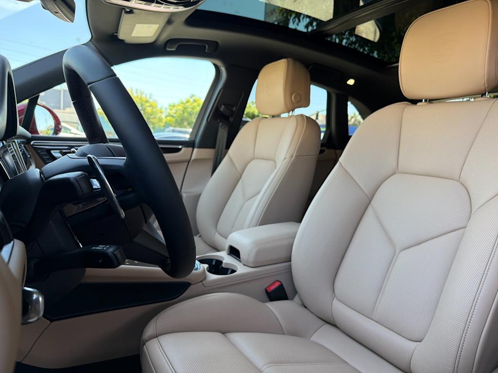 Thumbnail: 2026 Porsche Macan - 11