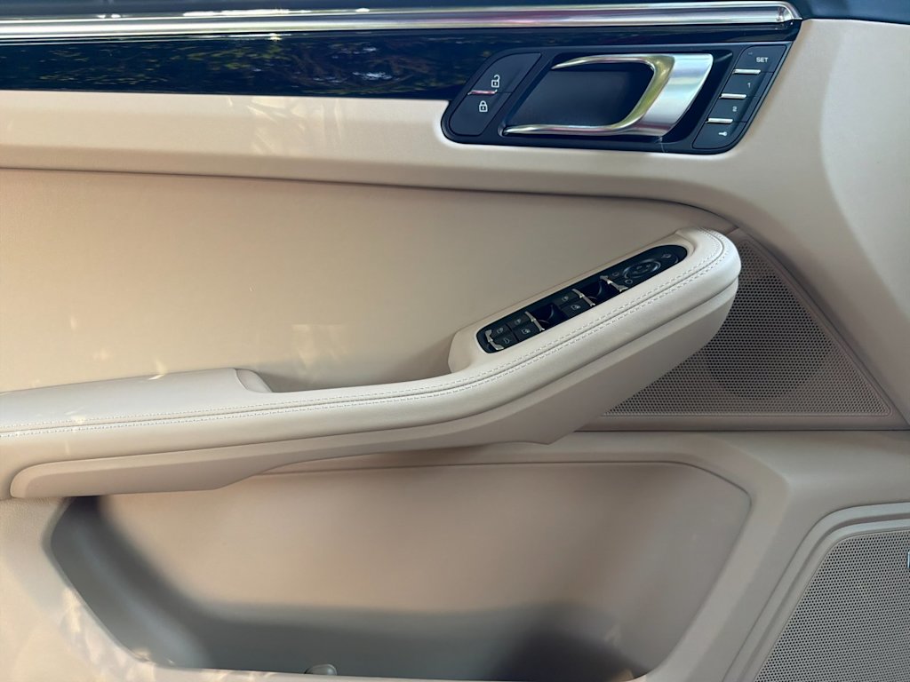 Thumbnail: 2026 Porsche Macan - 23