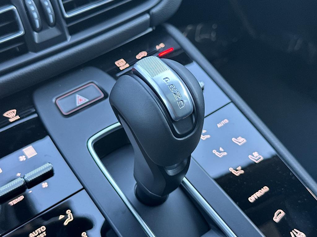 Thumbnail: 2026 Porsche Macan - 28