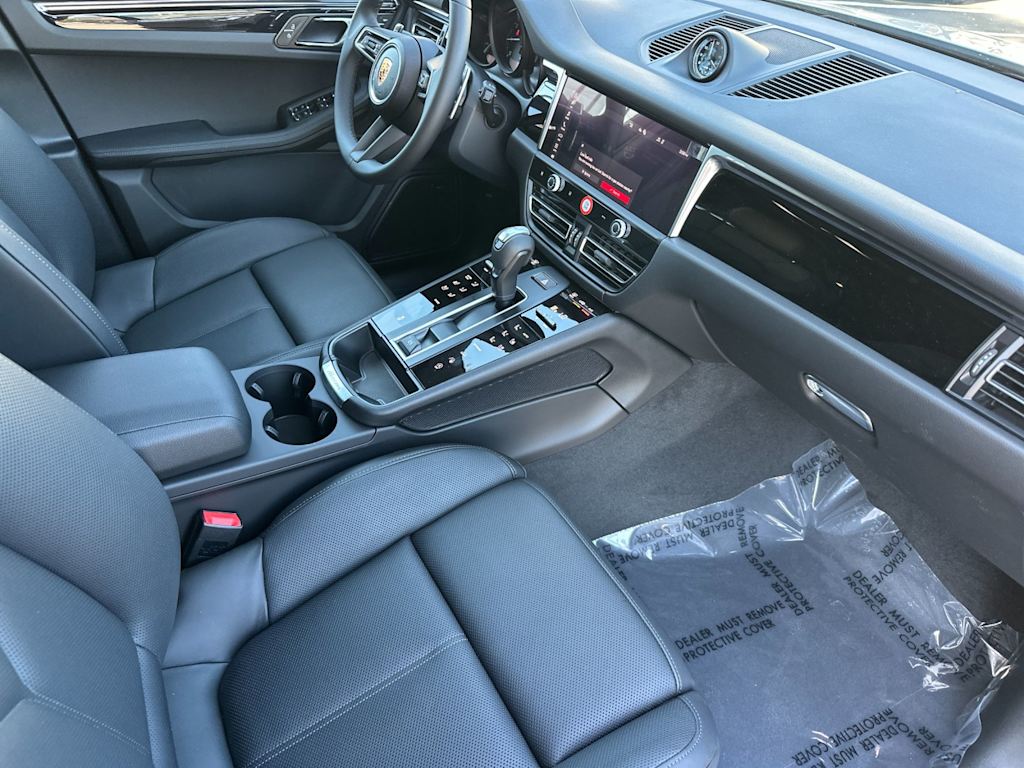 Thumbnail: 2026 Porsche Macan - 13